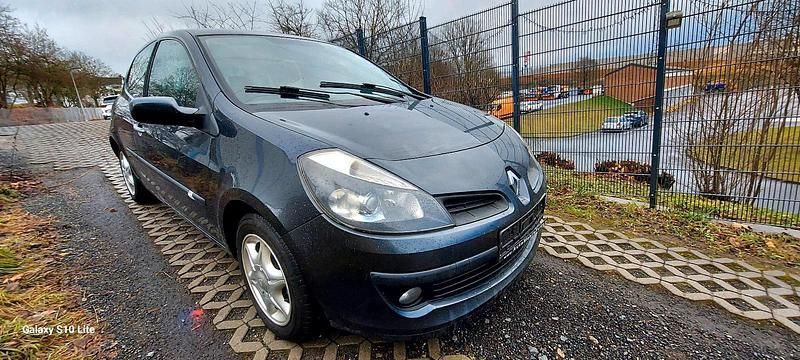 Gebraucht Renault Clio II 111 PS (81 kW) 2005 Grau Kleinwagen