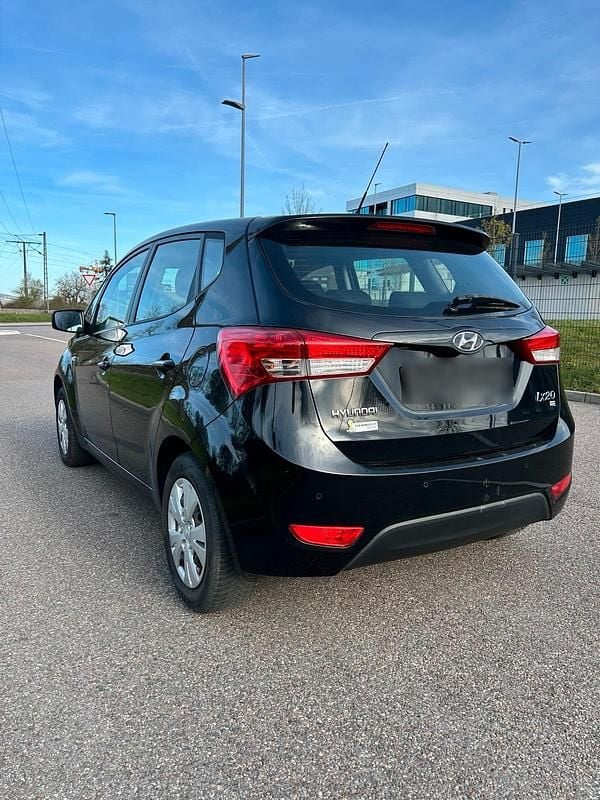 Gebraucht Hyundai ix20 90 PS (66 kW) 2015 Schwarz Kleinwagen