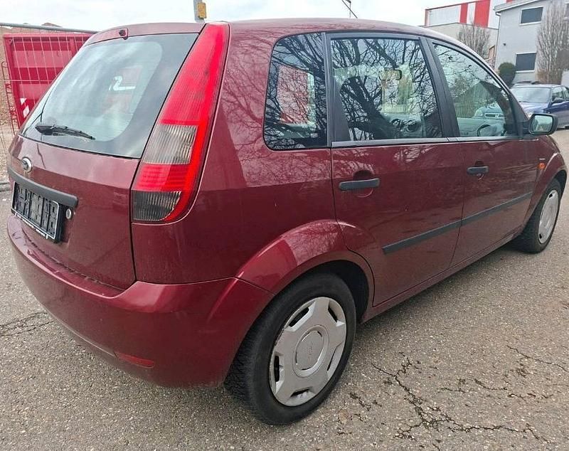 Gebraucht Ford Fiesta 100 PS (73 kW) 2002 Rot Kleinwagen