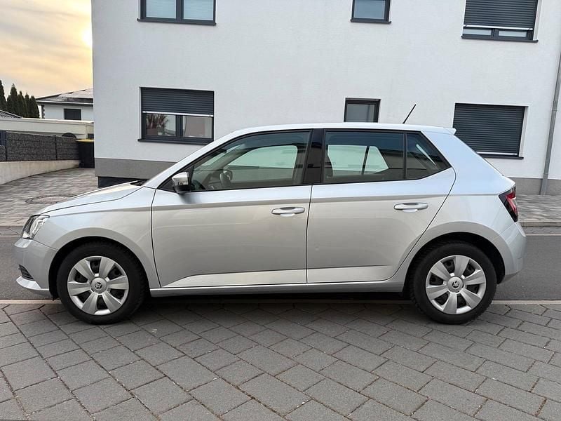 Gebraucht Skoda Fabia 60 PS (44 kW) 2018 Silber Limousine