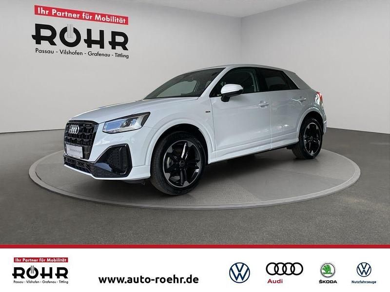 Gletscherweißmetallic Gebraucht 2024 Audi Q2 S-Line SUV | 32.640 € (Fairer Preis) - Bild 1/4