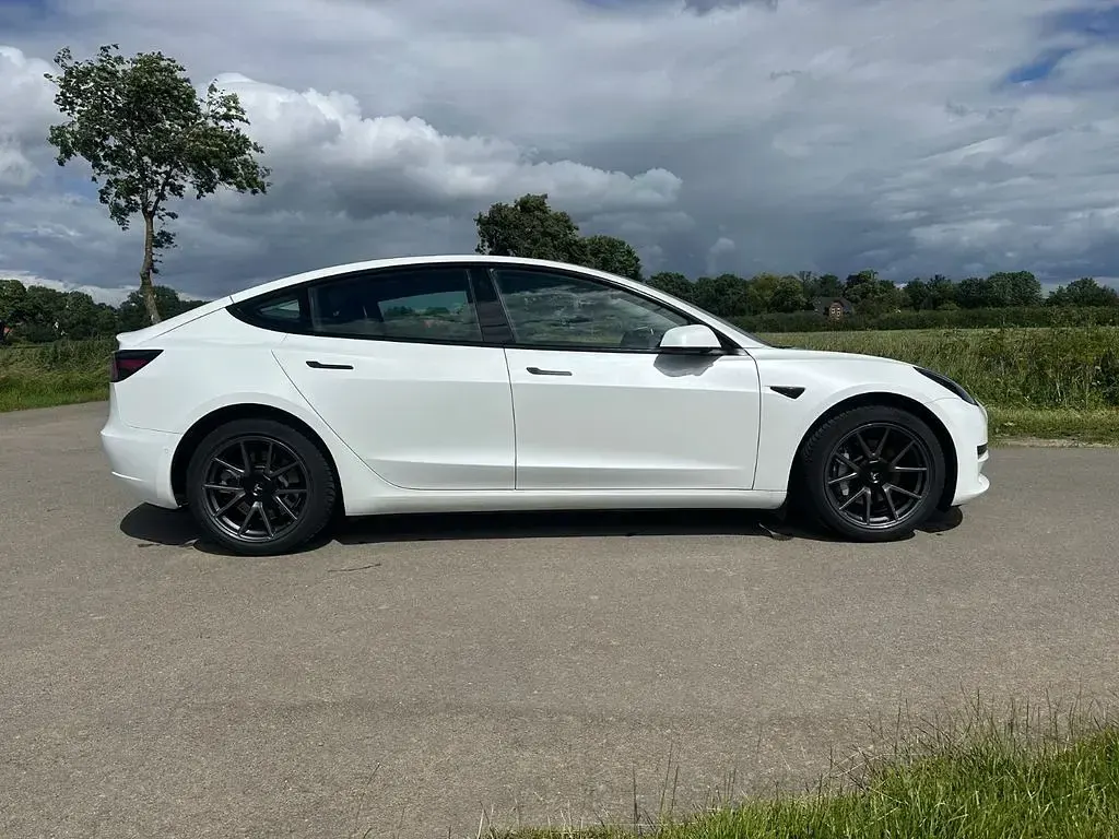 Gebraucht Tesla Model 3 Standard Range Plus 239 kW (325 PS) 2021 Weiß Limousine