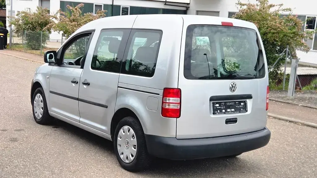 Gebraucht VW Caddy 86 PS (63 kW) 2011 Silber Van / Kleinbus