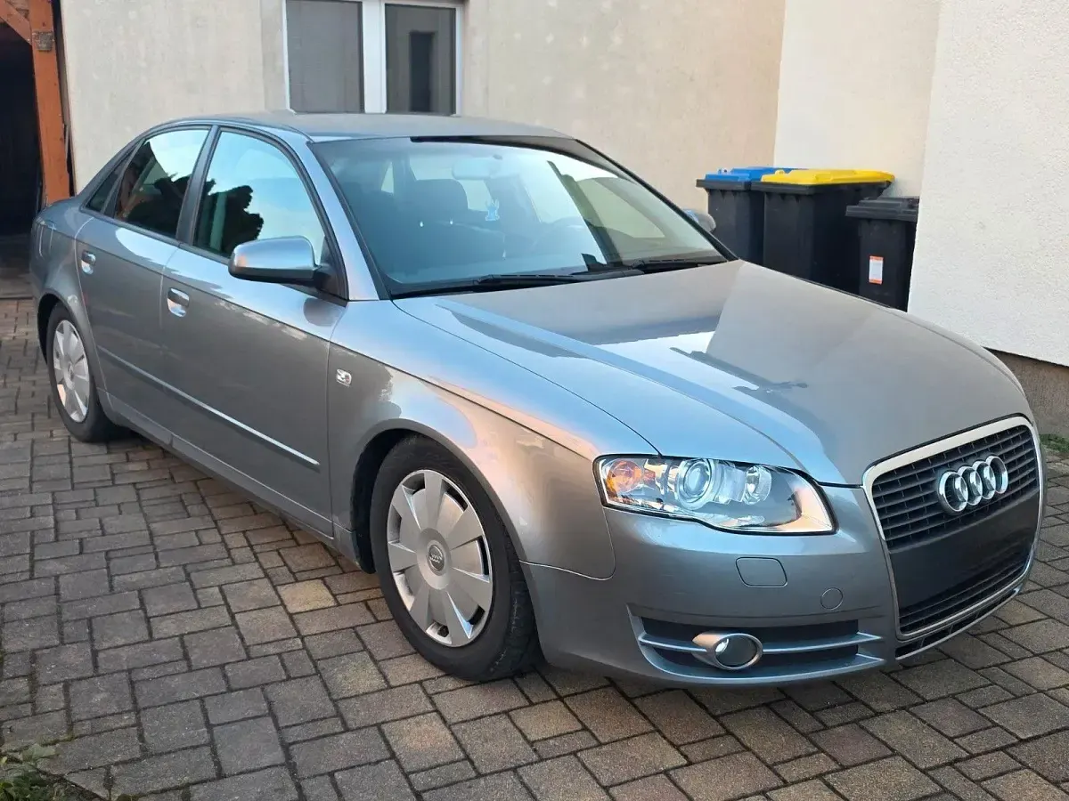 Używany Audi A4 Performance 140 KM (102 kW) 2004 Srebrny Sedan/Limuzyna
