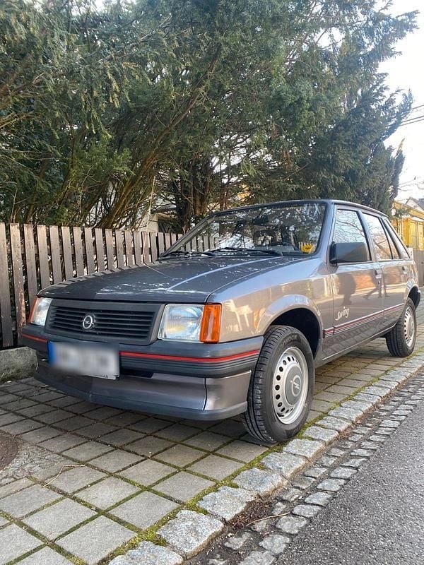 Grau Gebraucht 1989 Opel Corsa Swing Kleinwagen | 4.000 € - Bild 1/4