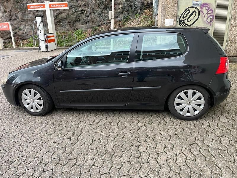 Gebraucht VW Golf V 75 PS (55 kW) 2004 Schwarz Kleinwagen