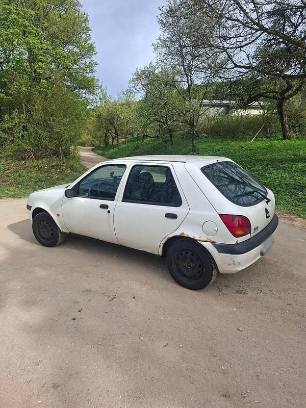 Gebraucht Ford Fiesta 50 PS (36 kW) 2000 Weiß Kleinwagen