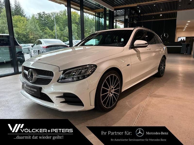 Weiß Gebraucht 2020 Mercedes C300e AMG Limousine | 30.770 € (Etwas zu teuer) - Bild 1/4