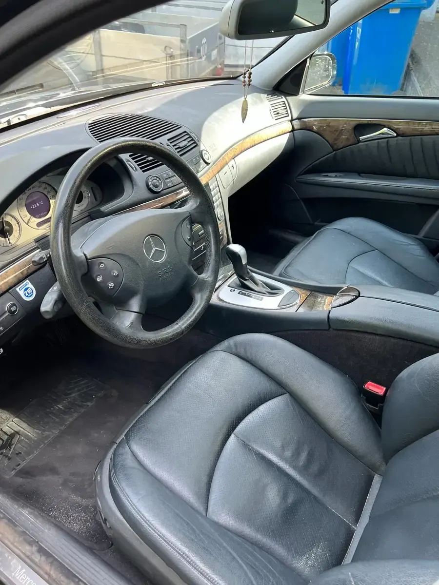 Gebraucht Mercedes E240 177 PS (130 kW) 2005 Schwarz Limousine