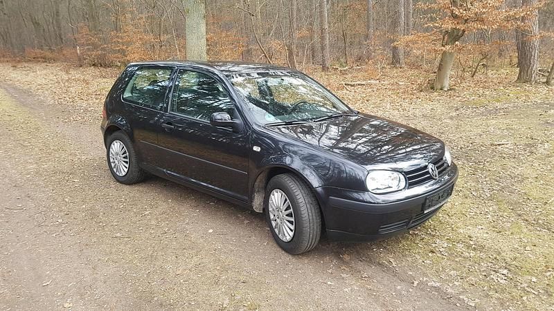 Gebraucht VW Golf IV 105 PS (77 kW) 2002 Schwarz Kleinwagen