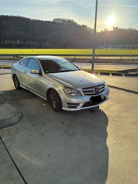 Silber Gebraucht 2013 Mercedes C180 AMG Coupé | 7.900 € (Superpreis) - Bild 1/4