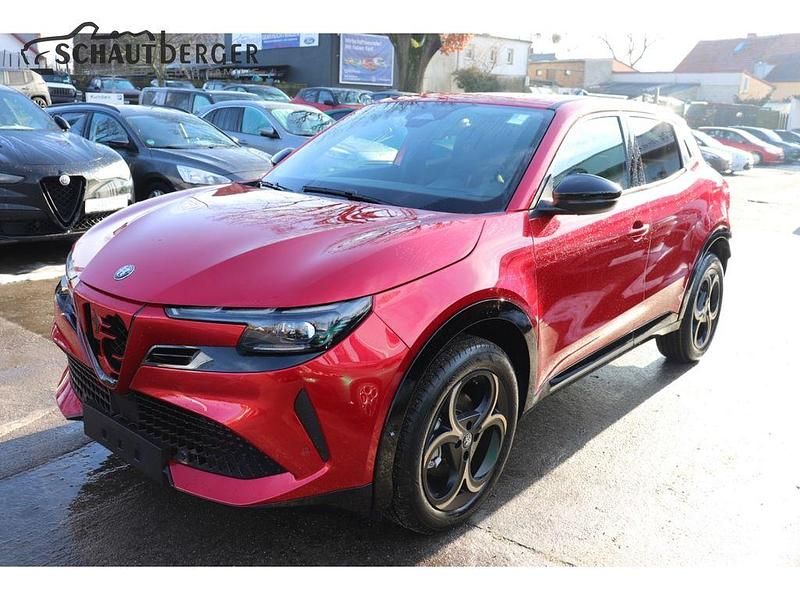 Neu Alfa Romeo GT Junior 145 PS (106 kW) 2026 Rot SUV