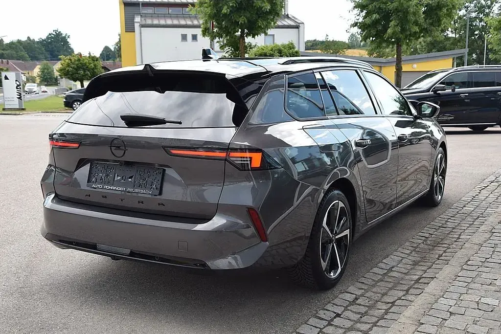 Gebraucht Opel Astra 131 PS (96 kW) 2025 Grau Kleinwagen