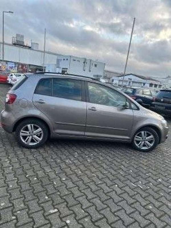 Gebraucht VW Golf VII Match 105 PS (77 kW) 2012 Kaschmirbraun Limousine