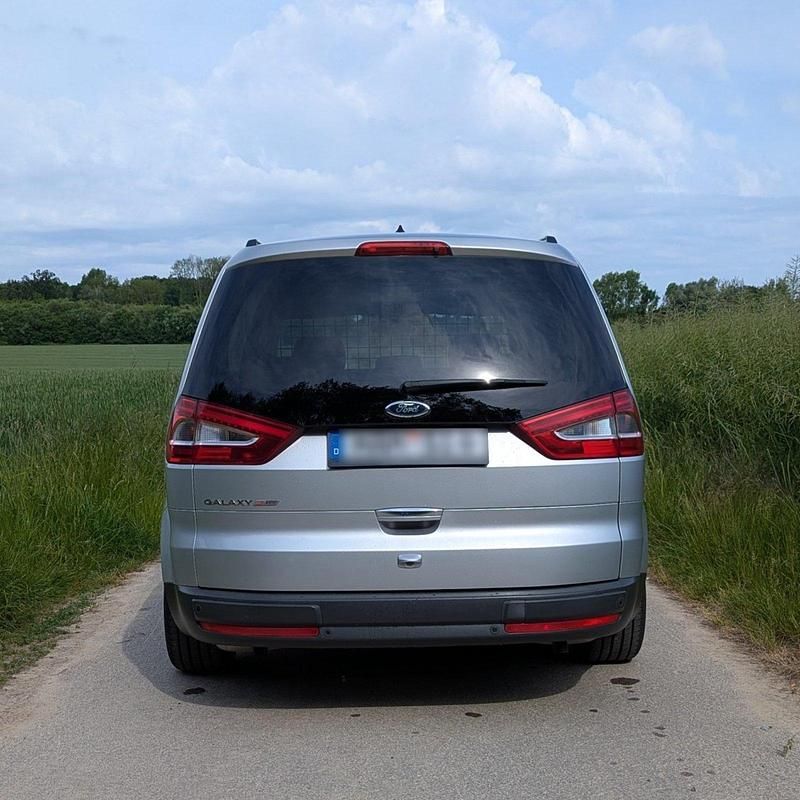 Silber Gebraucht 2012 Ford Galaxy Titanium Van / Kleinbus | 7.500 € (Etwas zu teuer) - Bild 1/4