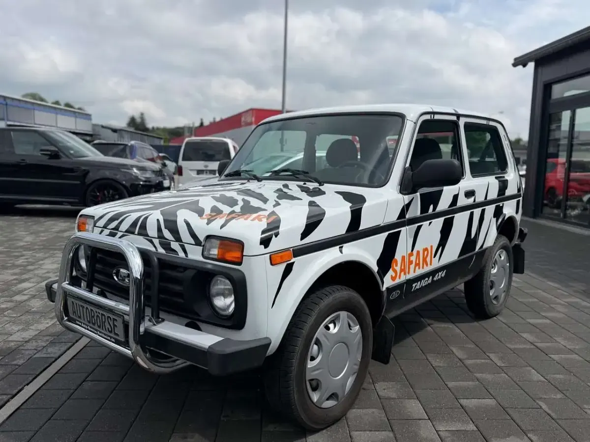 Second-hand Lada Urban 83 CP (61 kW) 2017 Alb SUV