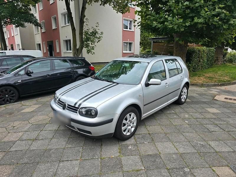 Silber Gebraucht 2002 VW Golf IV Limousine | 900 € (Superpreis) - Bild 1/4