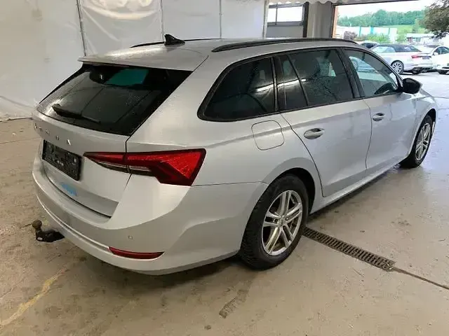 Gebraucht Skoda Octavia Ambition 116 PS (85 kW) 2023 Brilliantsilber metallic Kombi
