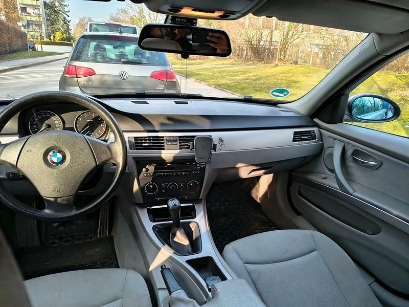 Gebraucht BMW 318 129 PS (94 kW) 2006 Silber Limousine