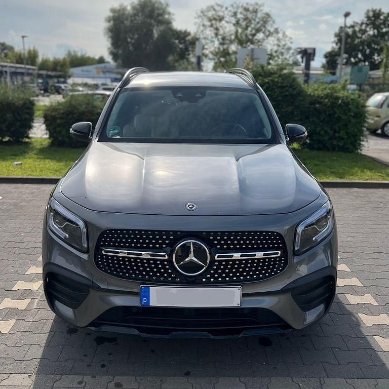 Grau Gebraucht 2020 Mercedes GLB250 SUV | 33.500 € (Guter Preis) - Bild 1/4