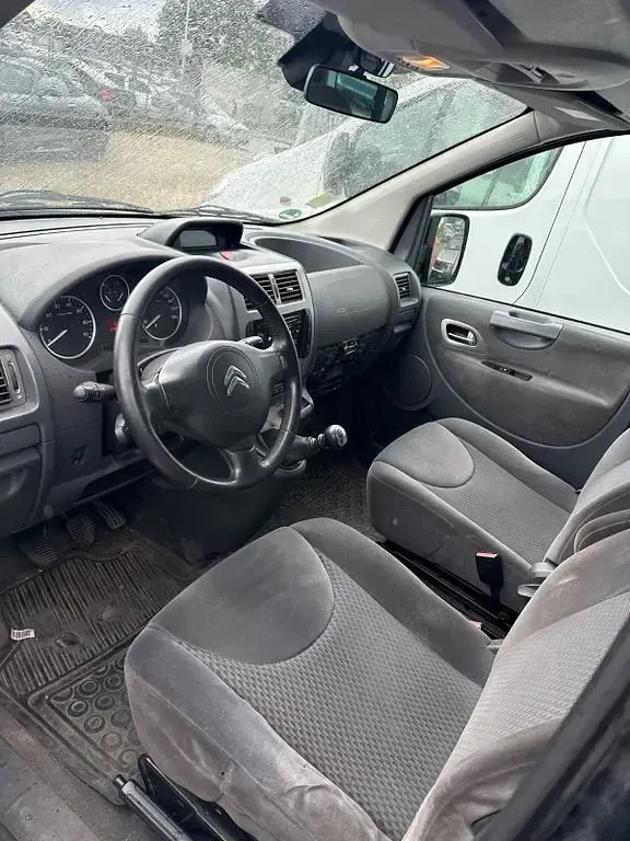 Käytetty Citroën Jumpy 163 HP (119 kW) 2013 Musta Tila-auto