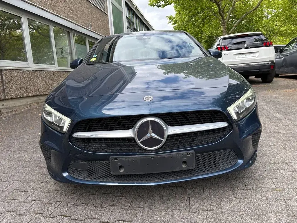 Gebraucht Mercedes A180 116 PS (85 kW) 2022 Limousine