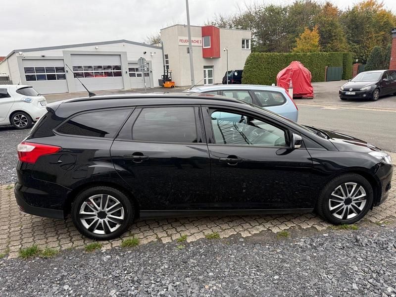 Gebraucht Ford Focus Trend 125 PS (91 kW) 2014 Schwarz Kombi