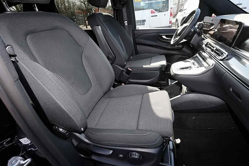 Gebraucht Mercedes E250 Style 140 PS (102 kW) 2025 Obsidianschwarz Kombi