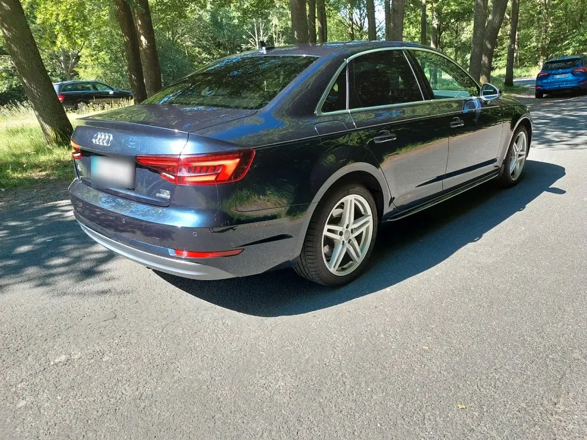 Gebraucht Audi A4 Ambiente 190 PS (139 kW) 2018 Limousine