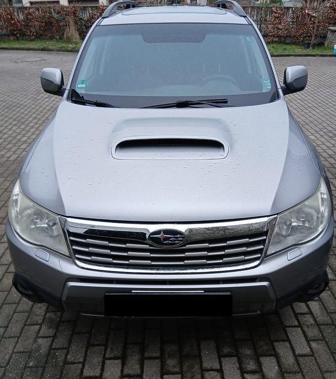 Gebraucht Subaru Forester Active 147 PS (108 kW) 2011 Silber SUV