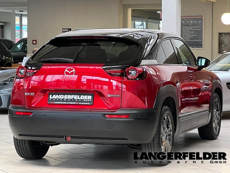 Gebraucht Mazda MX30 Ad'Vantage 106 kW (145 PS) 2023 Soul red crystal m: black roof SUV