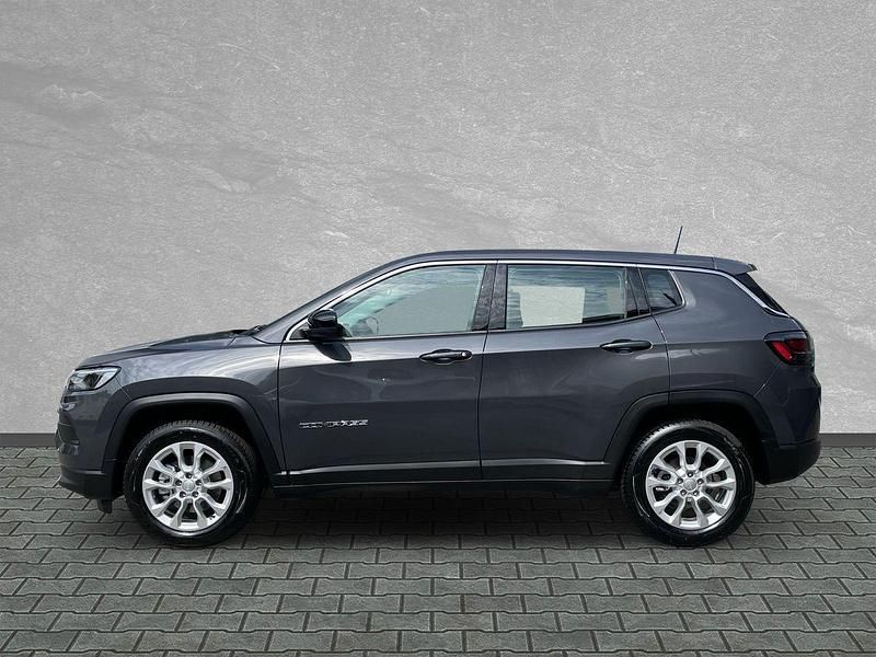 Neu Jeep Compass Altitude 131 PS (96 kW) 2025 Graphite grey SUV