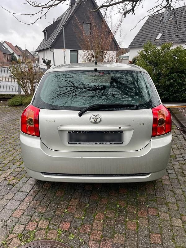 Gebraucht Toyota Corolla 90 PS (66 kW) 2005 Silber Kleinwagen