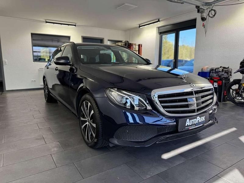 Gebraucht Mercedes E300 194 PS (142 kW) 2020 Blau Kombi