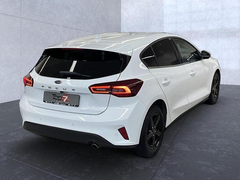 Gebraucht Ford Focus Titanium 125 PS (91 kW) 2024 Frostweiß Limousine