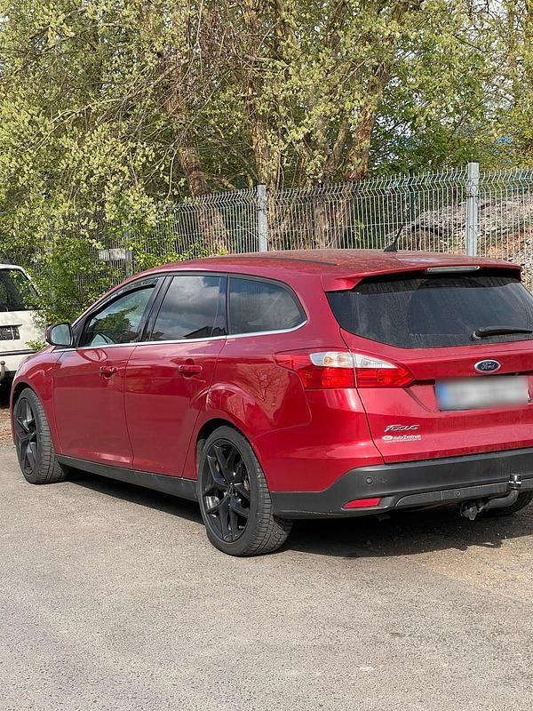Second-hand Ford Focus 125 CP (91 kW) 2012 Roșu Break
