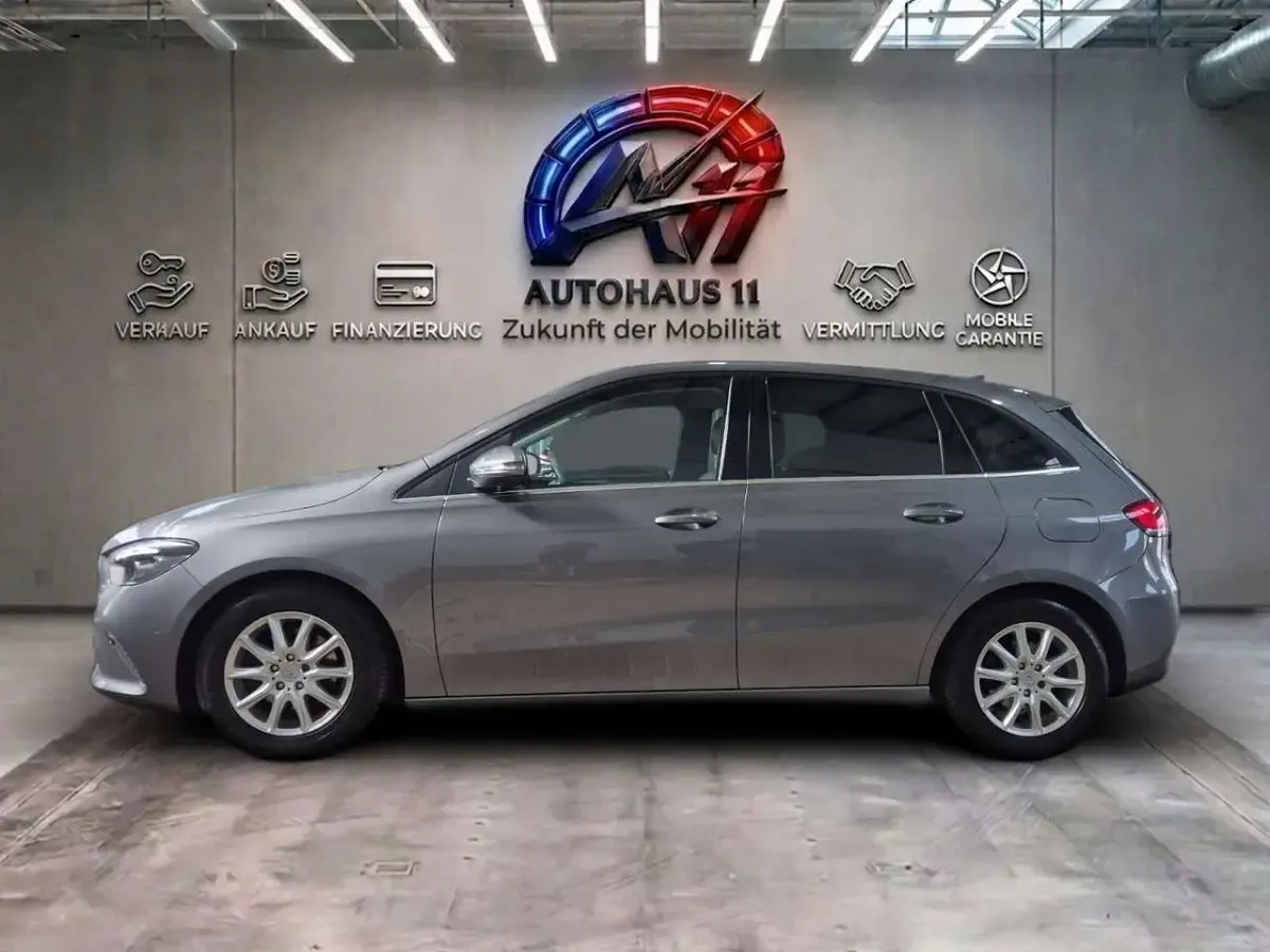 Gebraucht Mercedes B180 136 PS (100 kW) 2019 Grau Kleinwagen