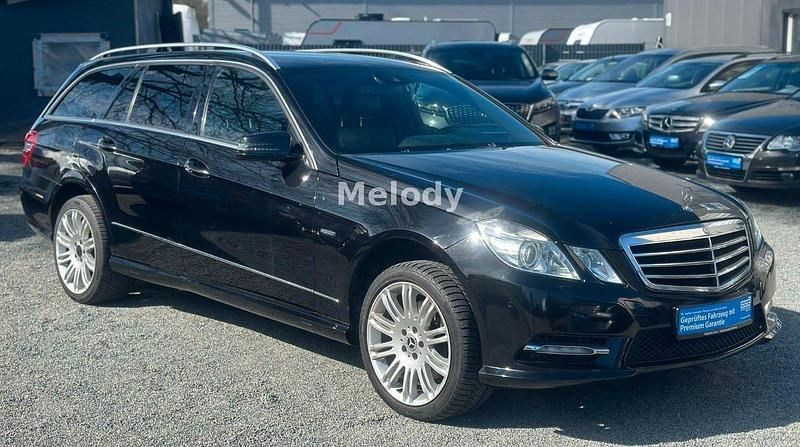 Gebraucht Mercedes E220 AMG line 170 PS (125 kW) 2012 Schwarz Kombi