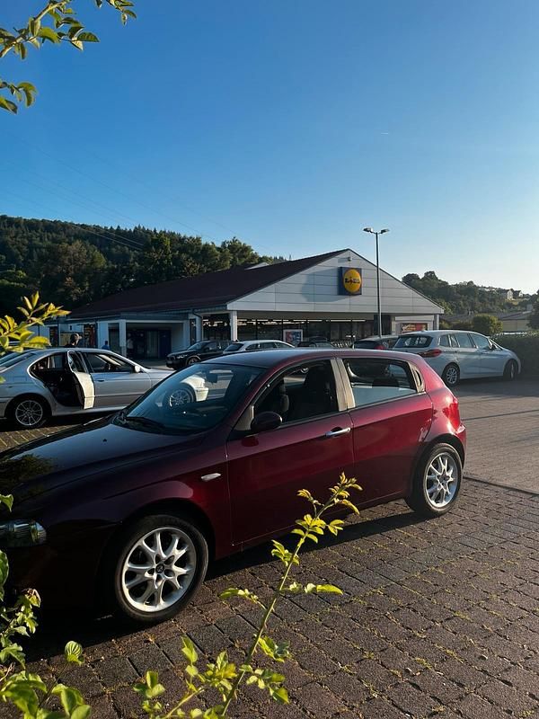 Gebraucht 2006 Alfa Romeo 147 Kleinwagen | 1.100 € - Bild 1/4