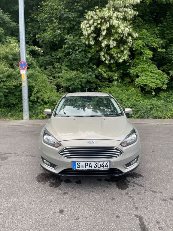 Grün Gebraucht 2018 Ford Focus Cool & Connect Limousine | 8.990 € (Guter Preis) - Bild 1/4