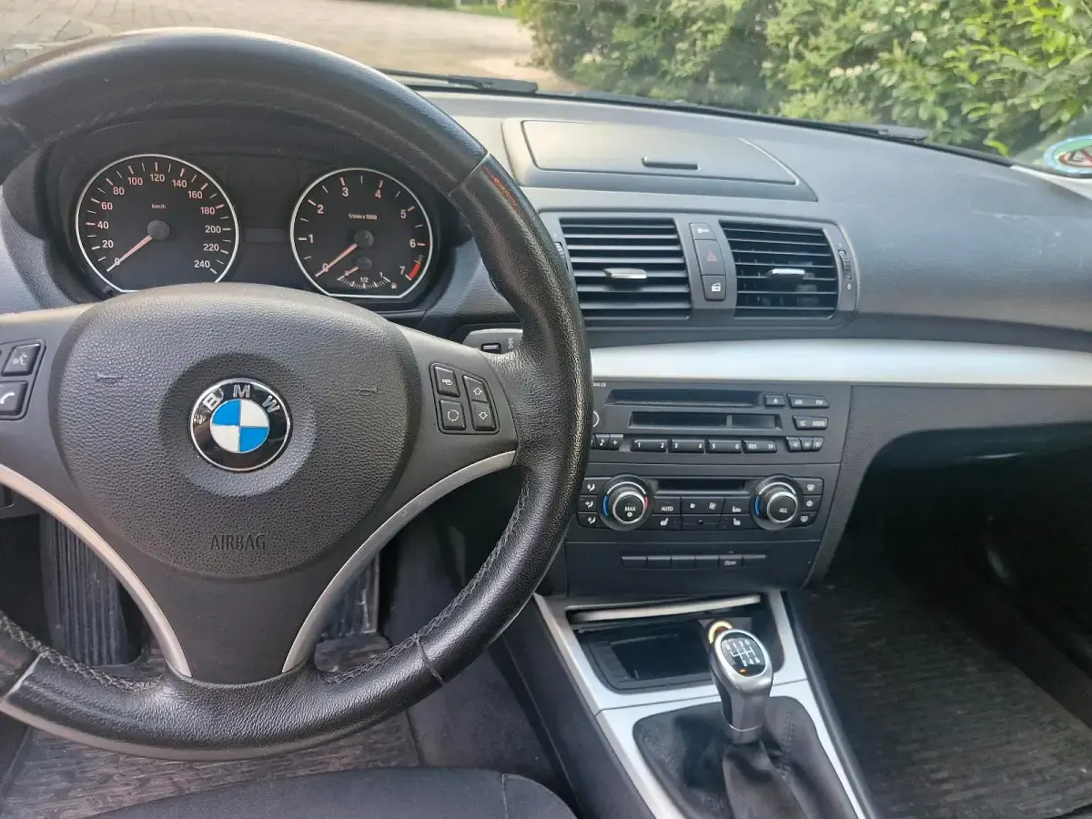 Gebraucht BMW 116 122 PS (89 kW) 2011 Andere farben Kleinwagen