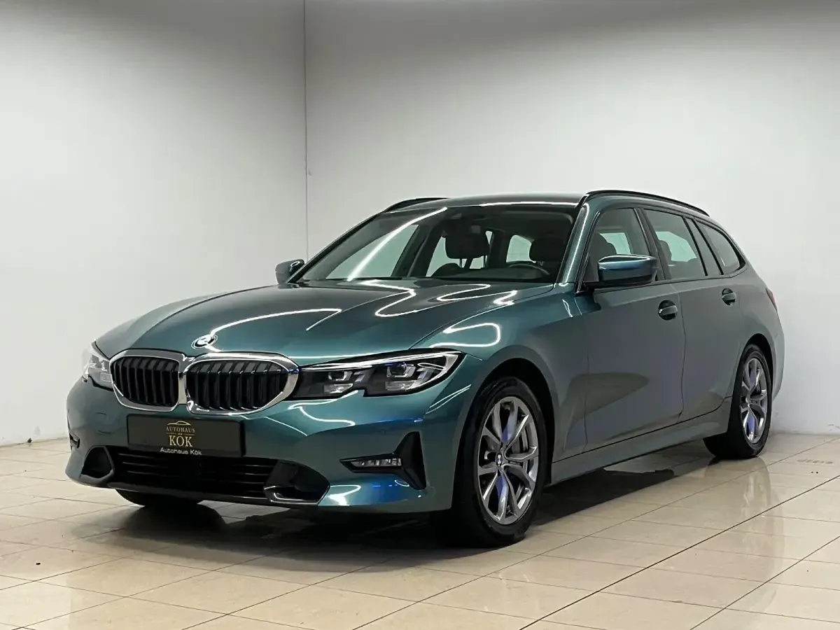 Gebraucht BMW 330 Sport Line 258 PS (189 kW) 2020 Blau Kombi