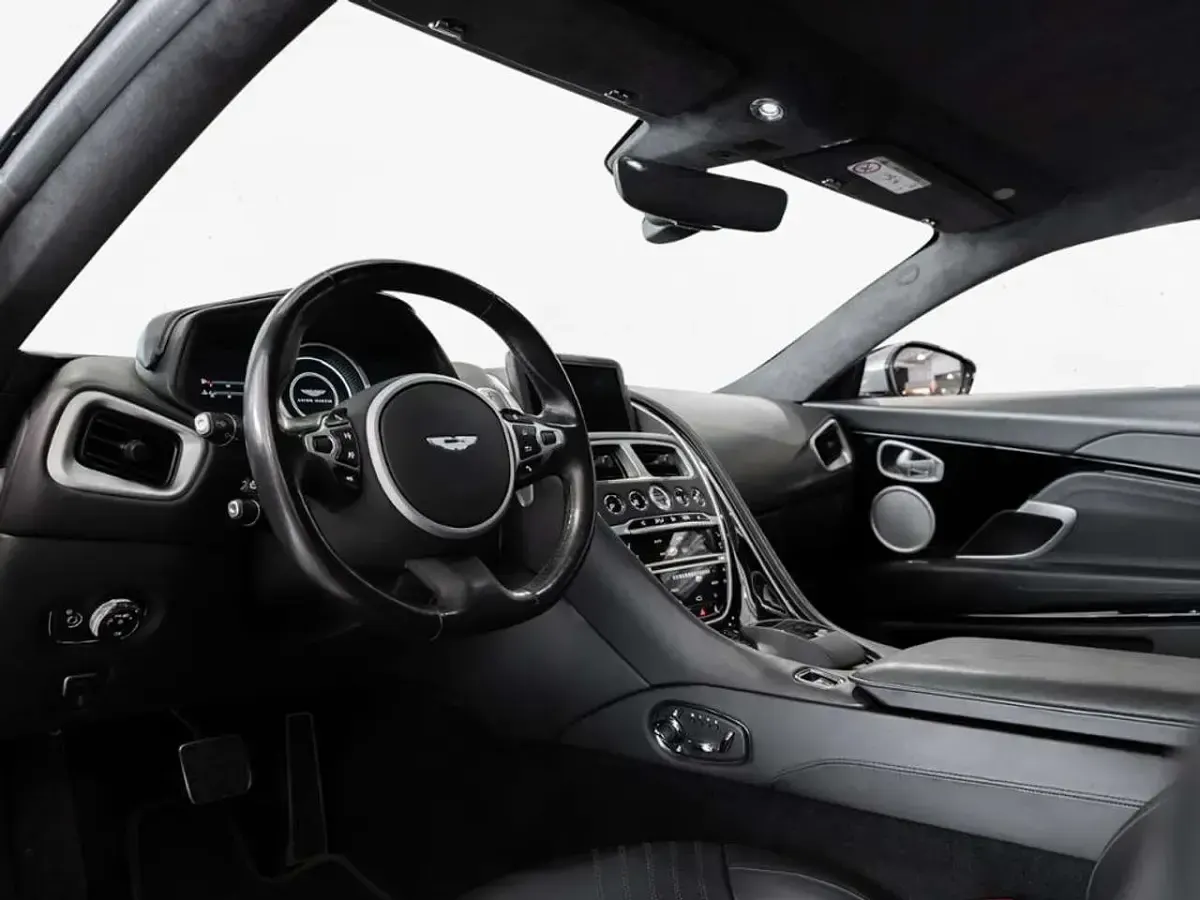 Gebraucht Aston Martin DB11 510 PS (375 kW) 2020 Hammerhead silver Coupé