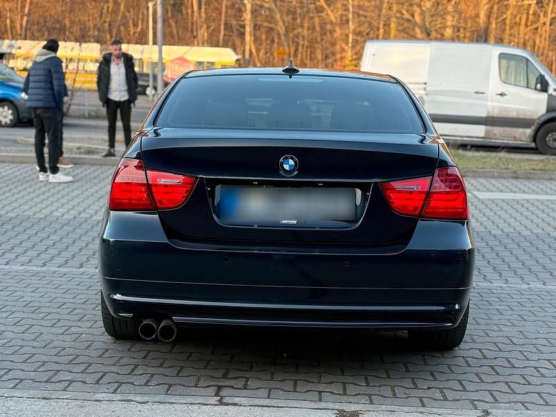 Gebraucht BMW 330 238 PS (175 kW) 2011 Blau Limousine