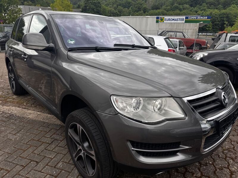 Grau Gebraucht 2008 VW Touareg SUV | 4.498 € (Superpreis) - Bild 1/4