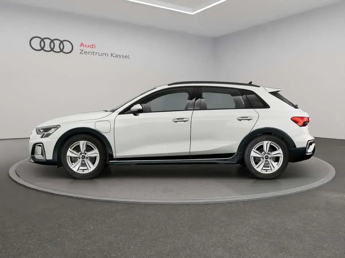Nowe Audi A3 S-Line 204 KM (150 kW) 2025 Biały Sedan/Limuzyna