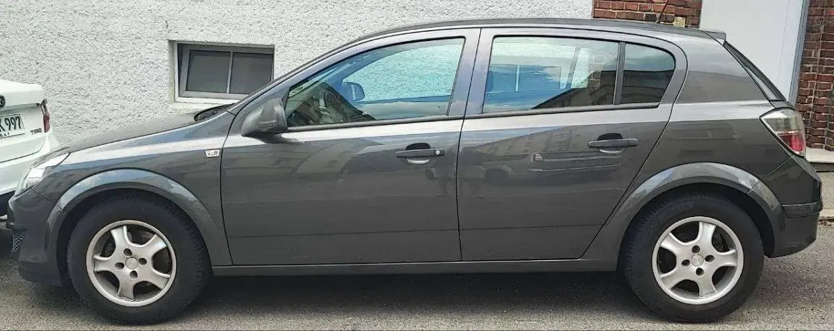 Gebraucht Opel Astra Edition 90 PS (66 kW) 2009 Grau Limousine
