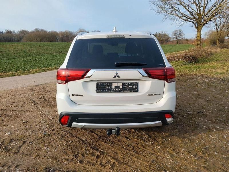 Gebraucht Mitsubishi Outlander Plus 150 PS (110 kW) 2018 Weiß SUV