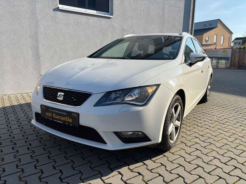 "candy" weiss Gebraucht 2014 Seat Leon ST Style Kombi | 9.780 € (Fairer Preis) - Bild 1/4