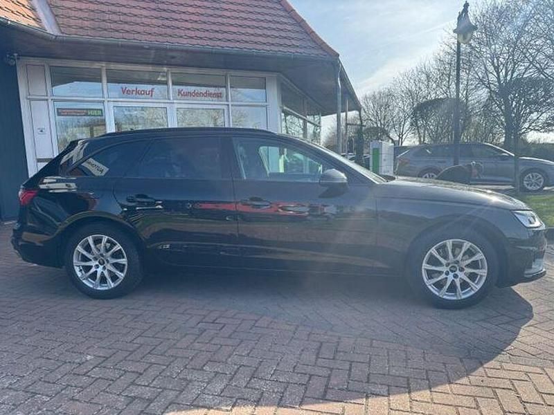 Gebraucht Audi A4 Basis 150 PS (110 kW) 2022 Schwarz Kombi